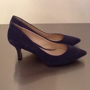 7.5 VINCE CAMUTO light blue pointed kitten heels
